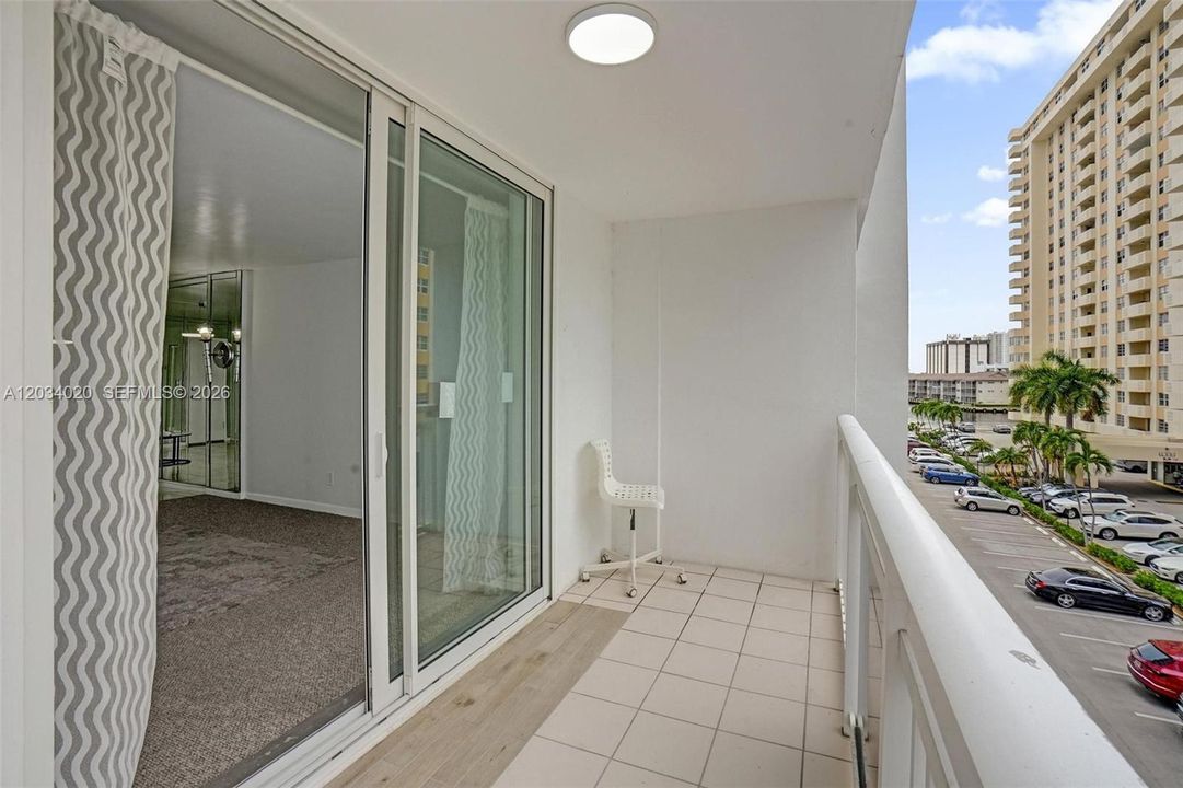 For Sale: $350,000 (2 beds, 2 baths, 1200 Square Feet)