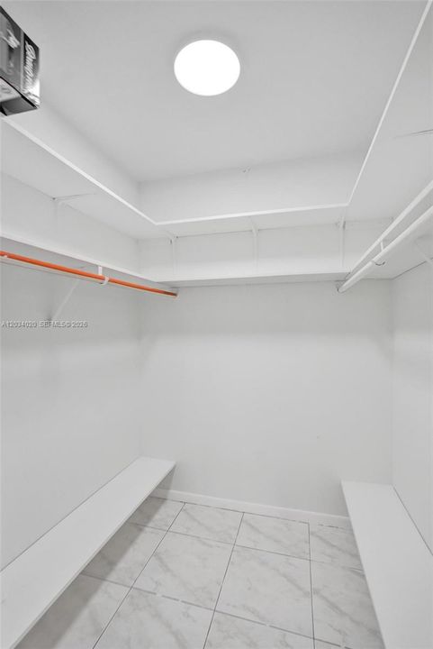 For Sale: $350,000 (2 beds, 2 baths, 1200 Square Feet)