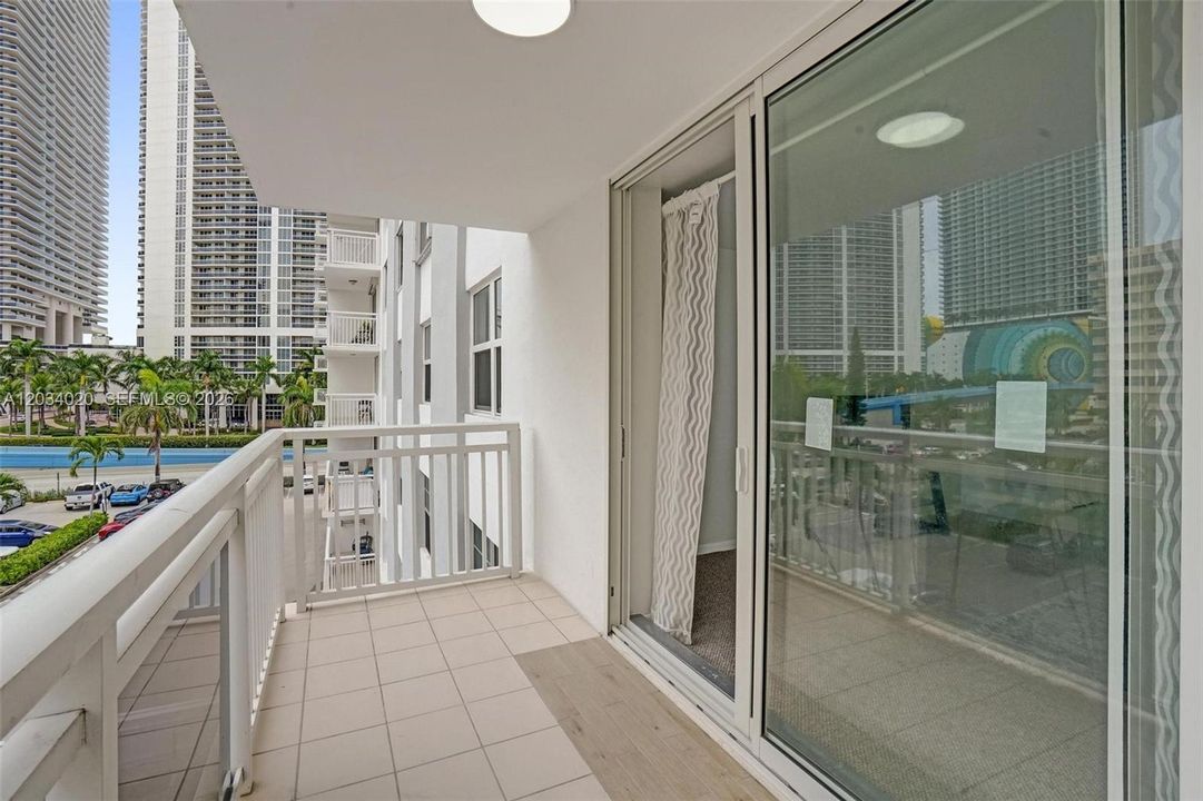 For Sale: $350,000 (2 beds, 2 baths, 1200 Square Feet)