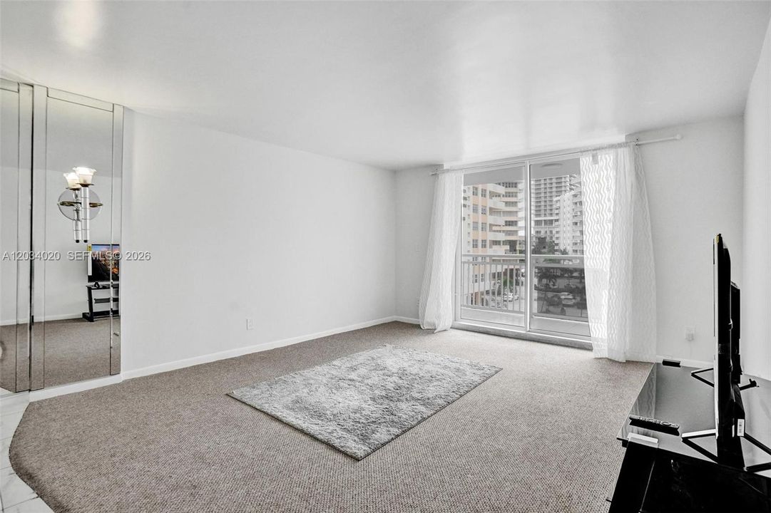 For Sale: $350,000 (2 beds, 2 baths, 1200 Square Feet)