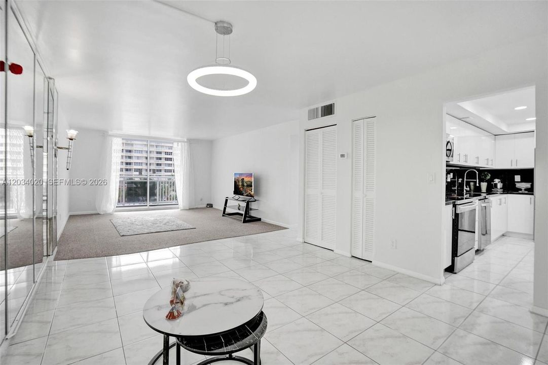 For Sale: $350,000 (2 beds, 2 baths, 1200 Square Feet)