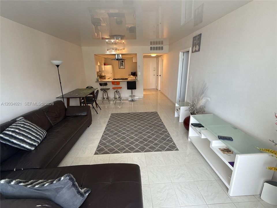 For Sale: $360,000 (1 beds, 1 baths, 736 Square Feet)