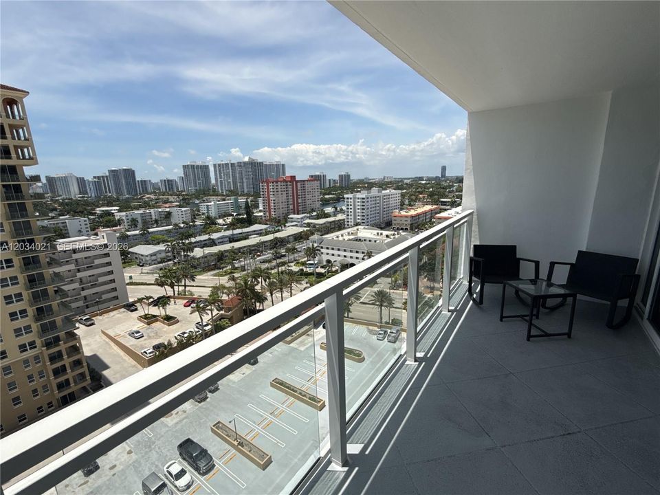 For Sale: $360,000 (1 beds, 1 baths, 736 Square Feet)