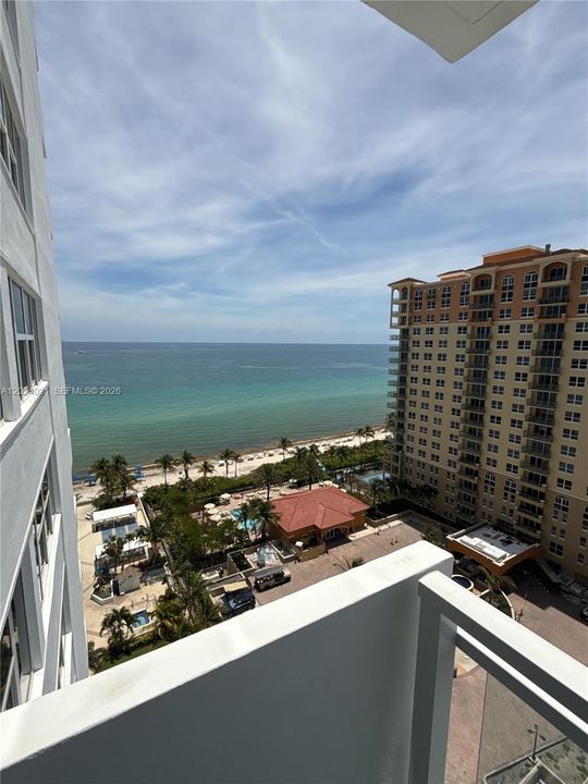 For Sale: $360,000 (1 beds, 1 baths, 736 Square Feet)