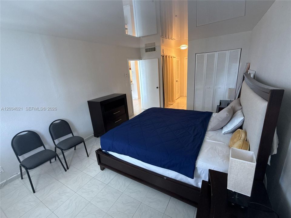 For Sale: $360,000 (1 beds, 1 baths, 736 Square Feet)