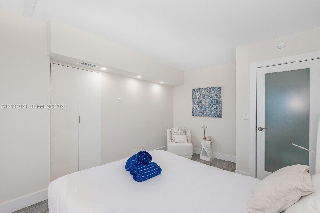 For Rent: $11,900 (2 beds, 2 baths, 1180 Square Feet)