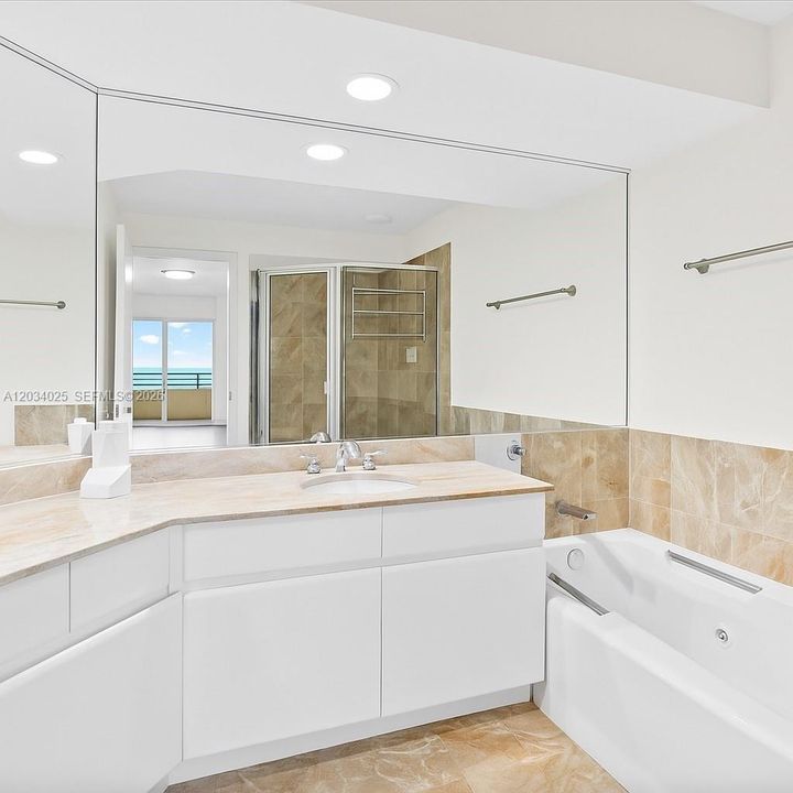 For Rent: $5,000 (2 beds, 2 baths, 1310 Square Feet)