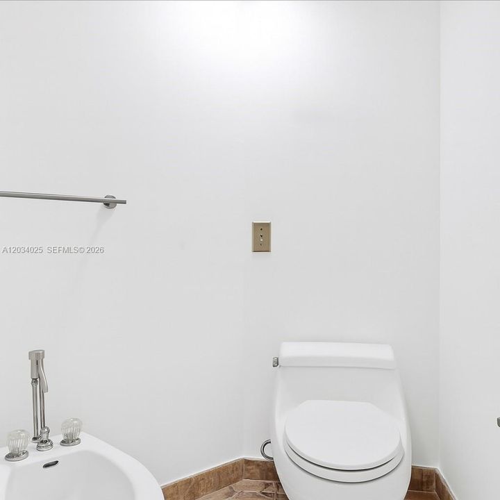 For Rent: $5,000 (2 beds, 2 baths, 1310 Square Feet)