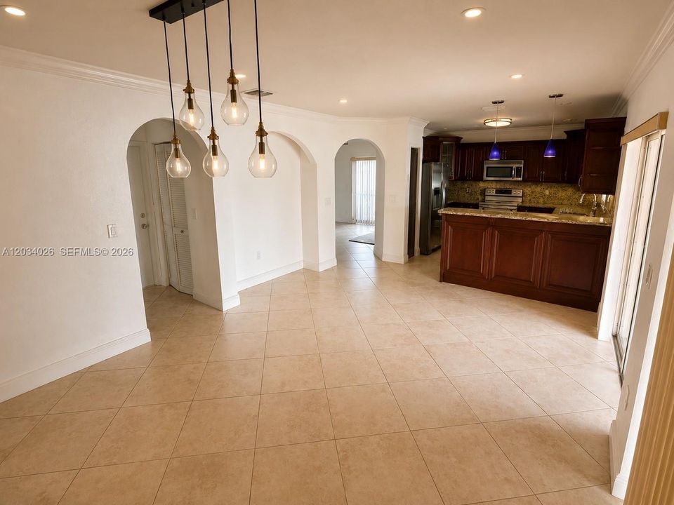 En Venta: $599,000 (4 camas, 2 baños, 1926 Pies cuadrados)