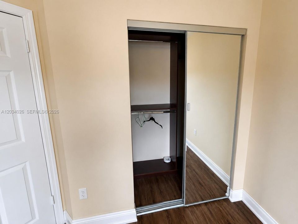 En Venta: $599,000 (4 camas, 2 baños, 1926 Pies cuadrados)