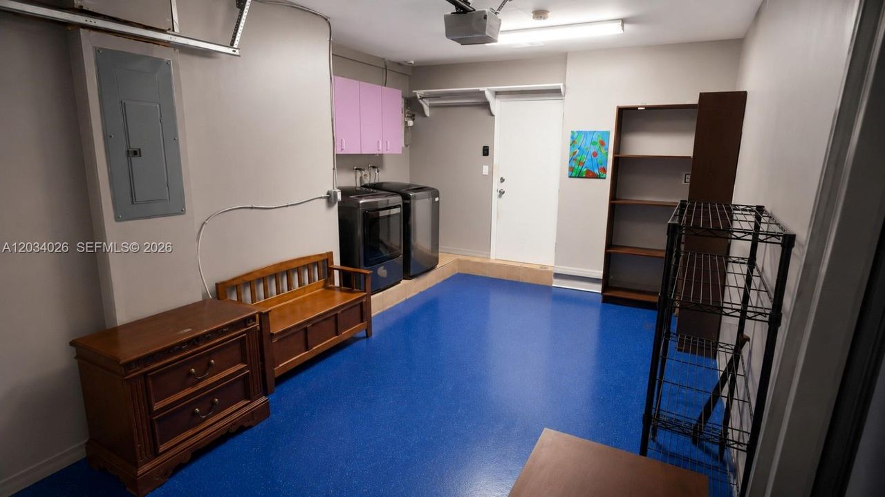 En Venta: $599,000 (4 camas, 2 baños, 1926 Pies cuadrados)