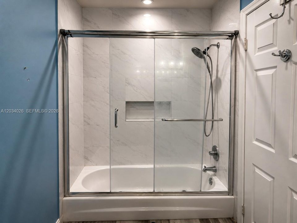 En Venta: $599,000 (4 camas, 2 baños, 1926 Pies cuadrados)