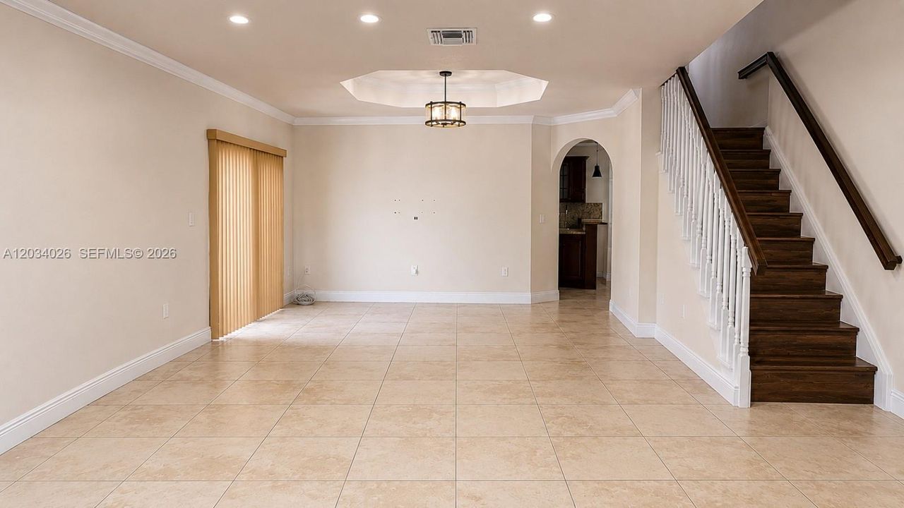 En Venta: $599,000 (4 camas, 2 baños, 1926 Pies cuadrados)