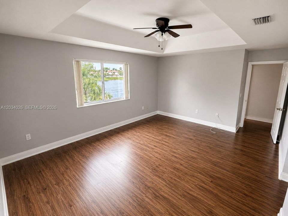 En Venta: $599,000 (4 camas, 2 baños, 1926 Pies cuadrados)