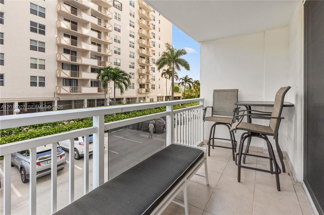 For Sale: $365,000 (2 beds, 2 baths, 1200 Square Feet)