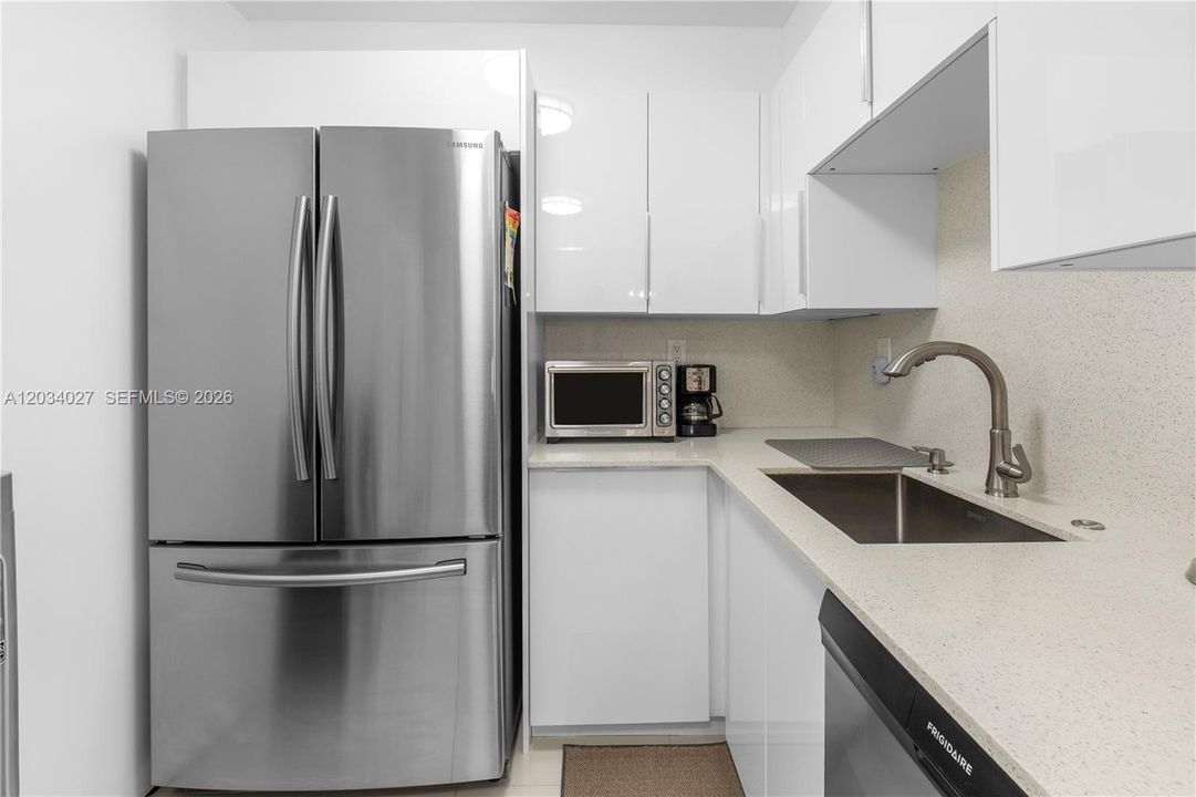 For Sale: $365,000 (2 beds, 2 baths, 1200 Square Feet)