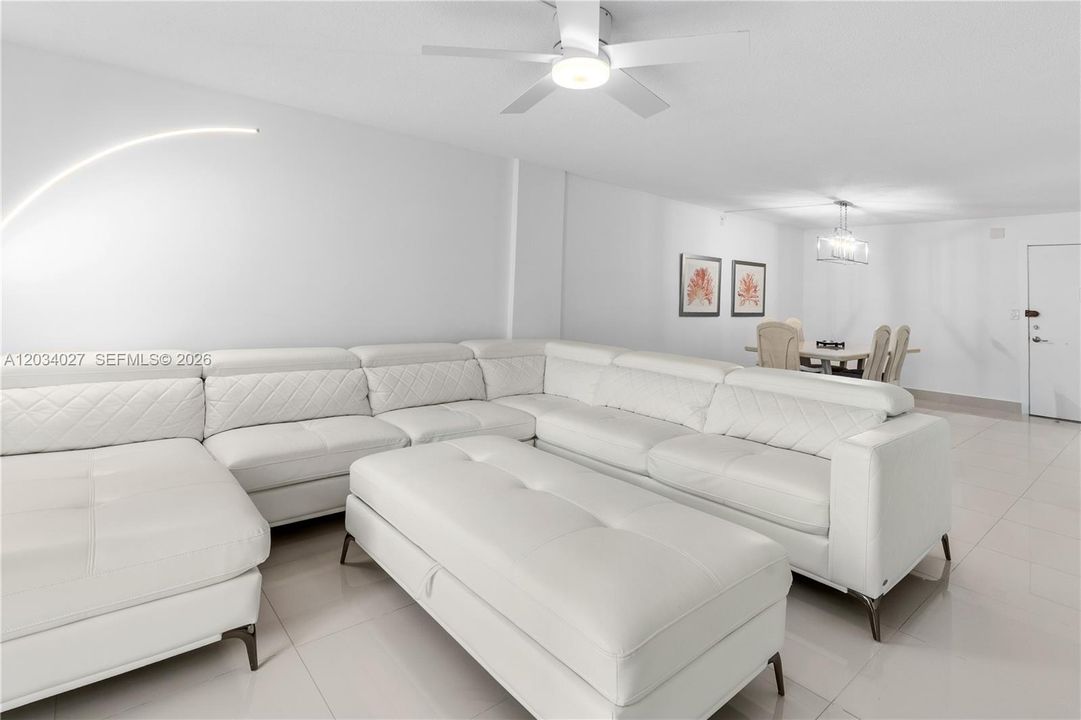 For Sale: $365,000 (2 beds, 2 baths, 1200 Square Feet)