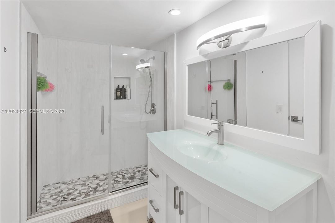 For Sale: $365,000 (2 beds, 2 baths, 1200 Square Feet)
