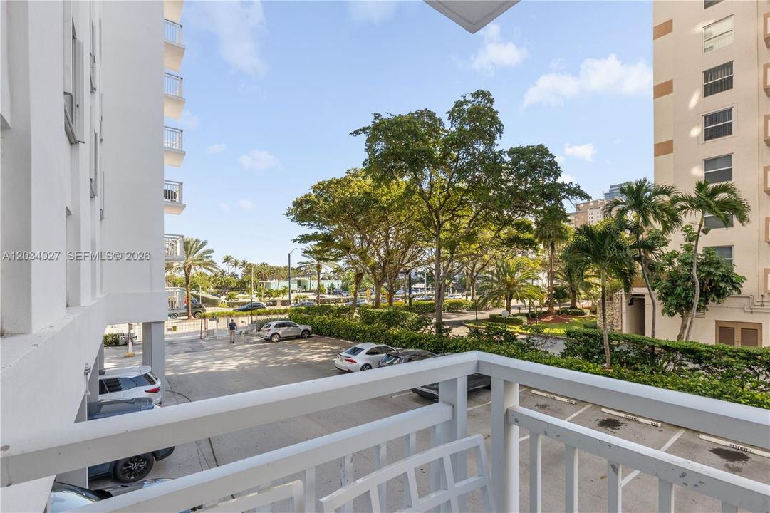 For Sale: $365,000 (2 beds, 2 baths, 1200 Square Feet)