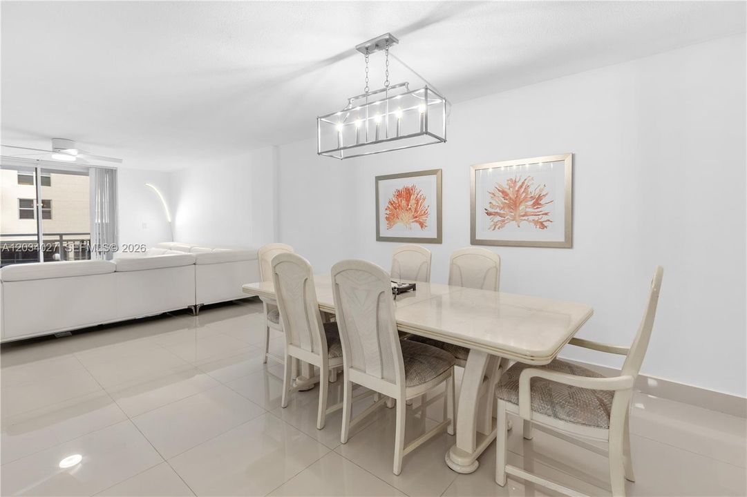 For Sale: $365,000 (2 beds, 2 baths, 1200 Square Feet)