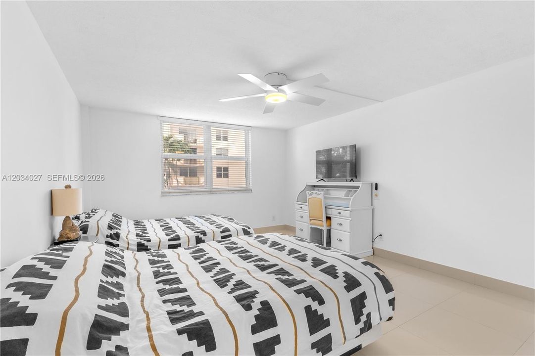 For Sale: $365,000 (2 beds, 2 baths, 1200 Square Feet)