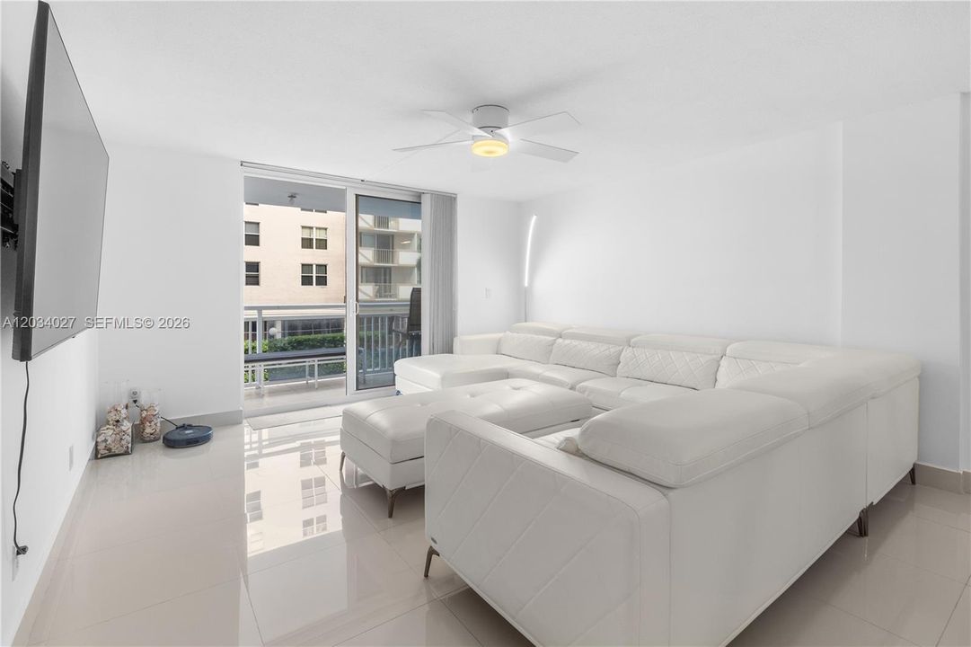 For Sale: $365,000 (2 beds, 2 baths, 1200 Square Feet)