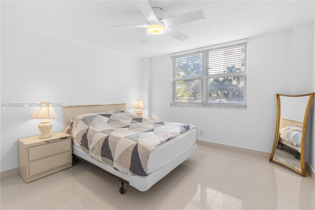 For Sale: $365,000 (2 beds, 2 baths, 1200 Square Feet)