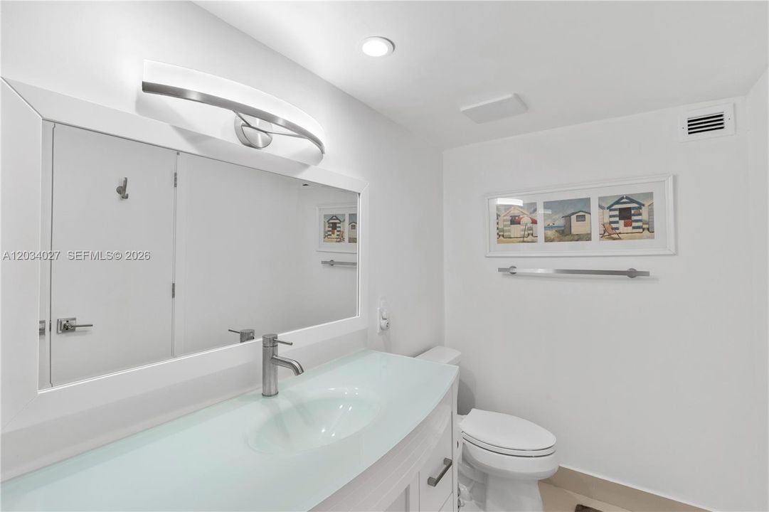 For Sale: $365,000 (2 beds, 2 baths, 1200 Square Feet)