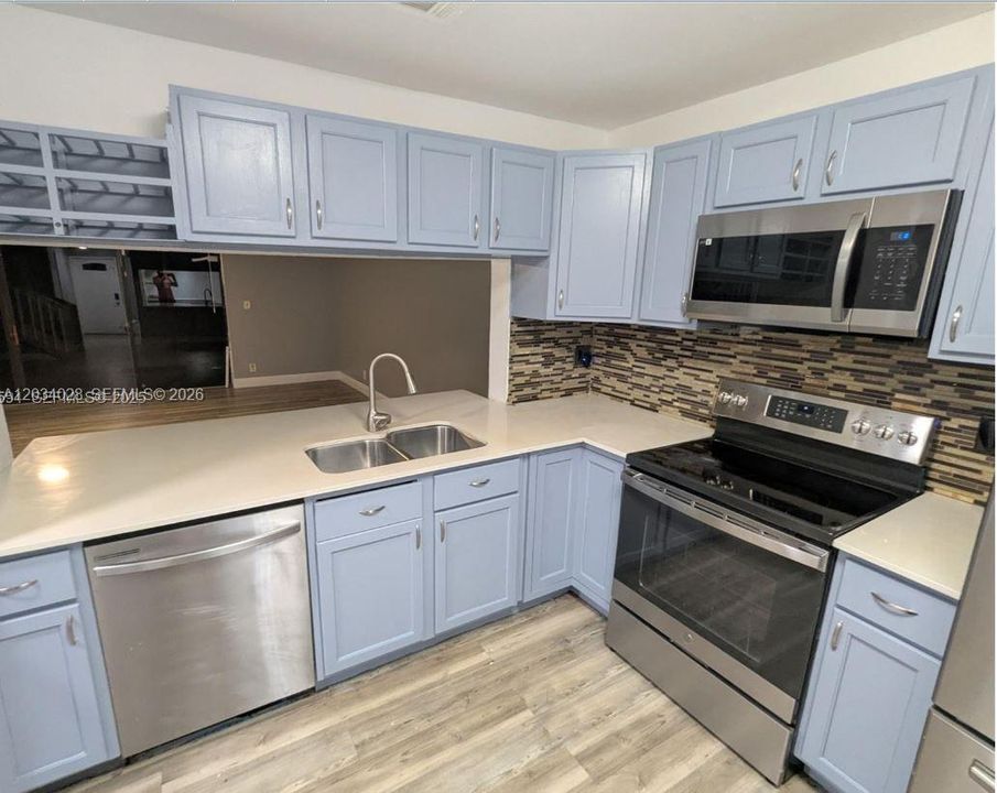 For Sale: $370,000 (3 beds, 2 baths, 1587 Square Feet)