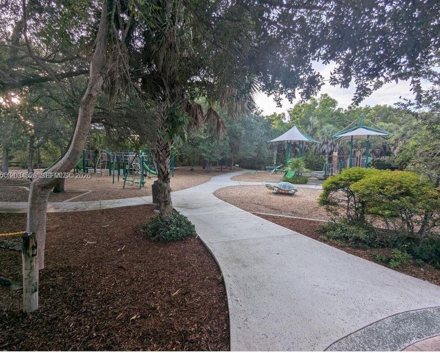 For Sale: $370,000 (3 beds, 2 baths, 1587 Square Feet)