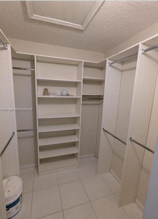 For Sale: $370,000 (3 beds, 2 baths, 1587 Square Feet)