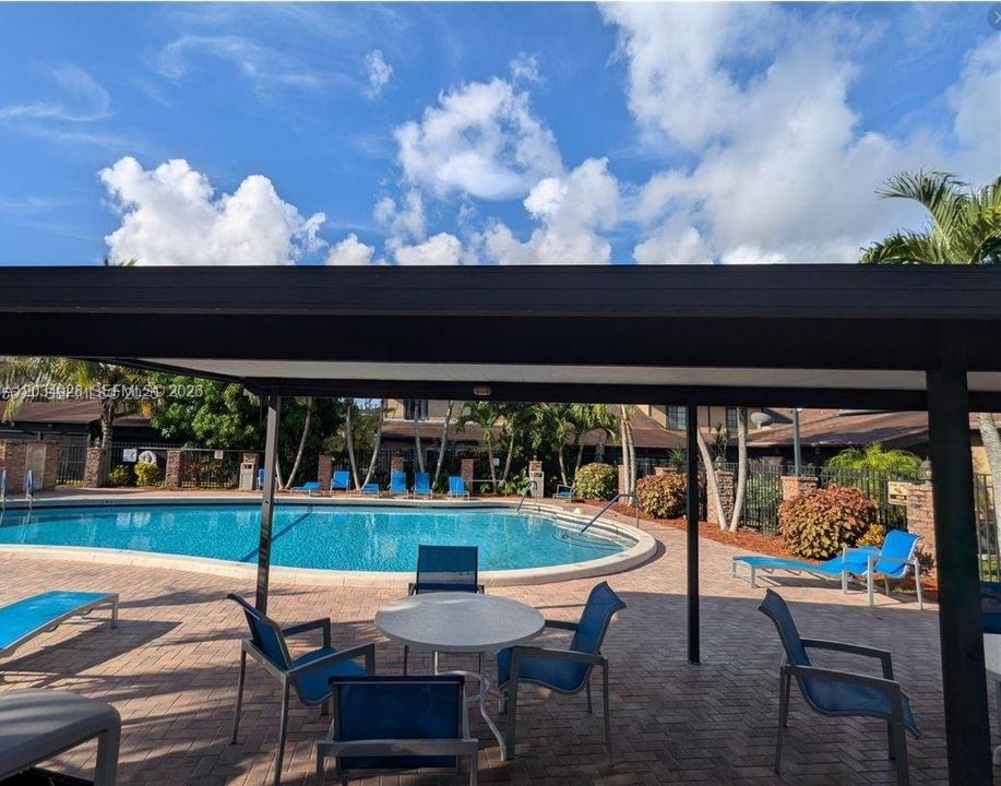 For Sale: $370,000 (3 beds, 2 baths, 1587 Square Feet)
