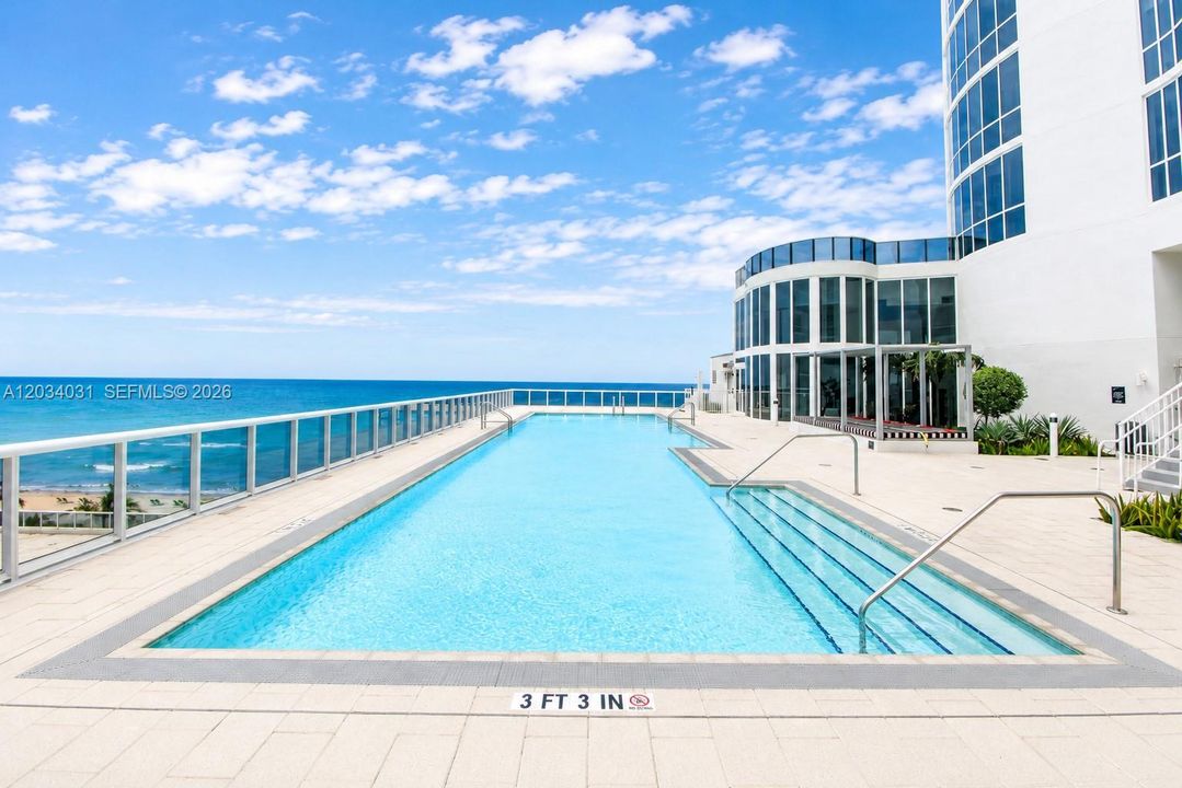 For Sale: $1,365,000 (2 beds, 2 baths, 1847 Square Feet)
