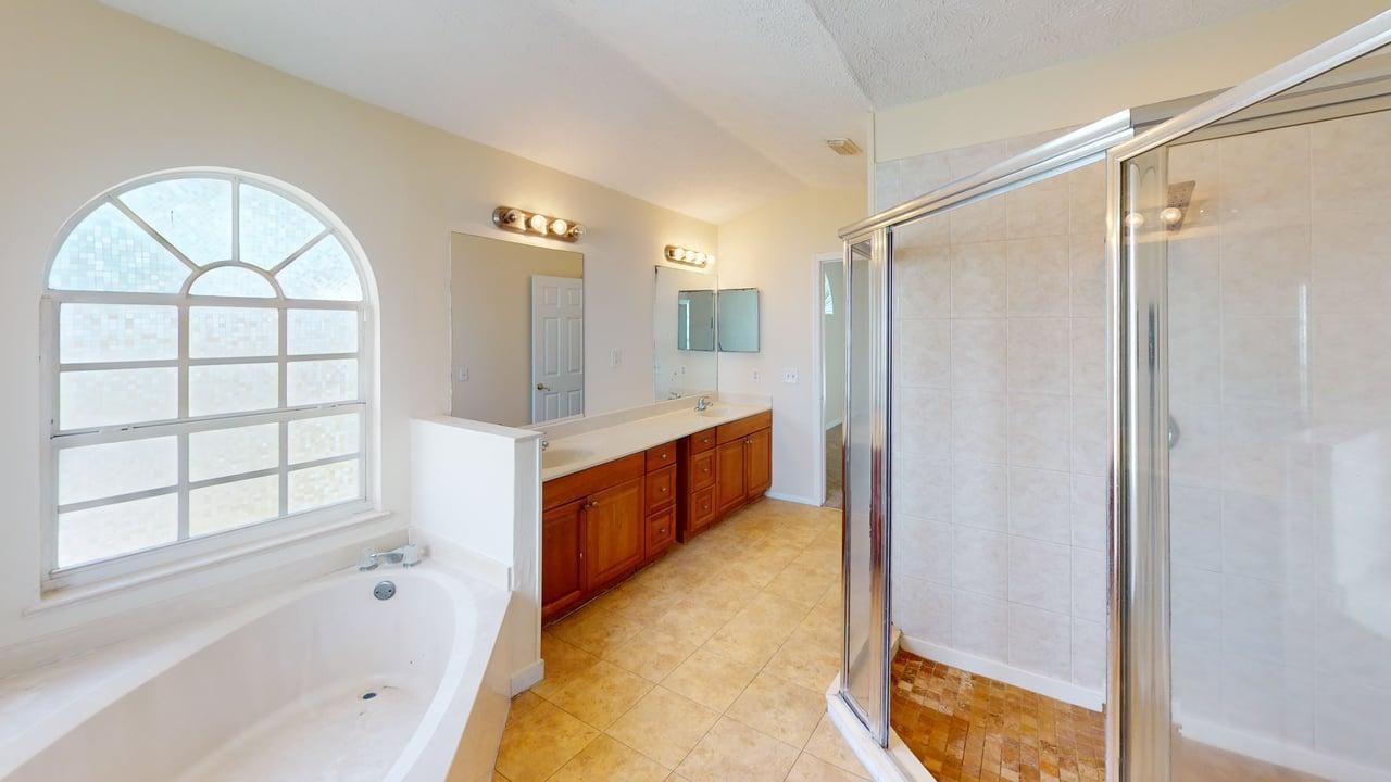 1901-SE-Dock-St-Bathroom 1