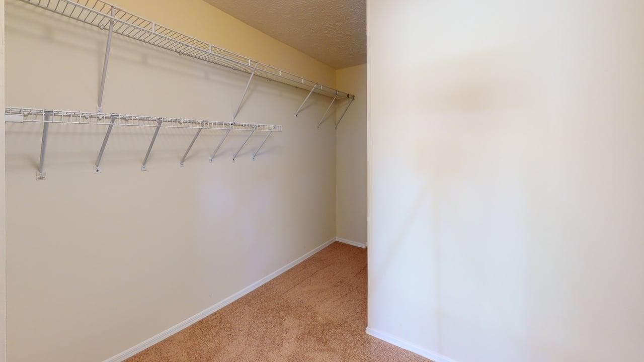 1901-SE-Dock-St-Closet