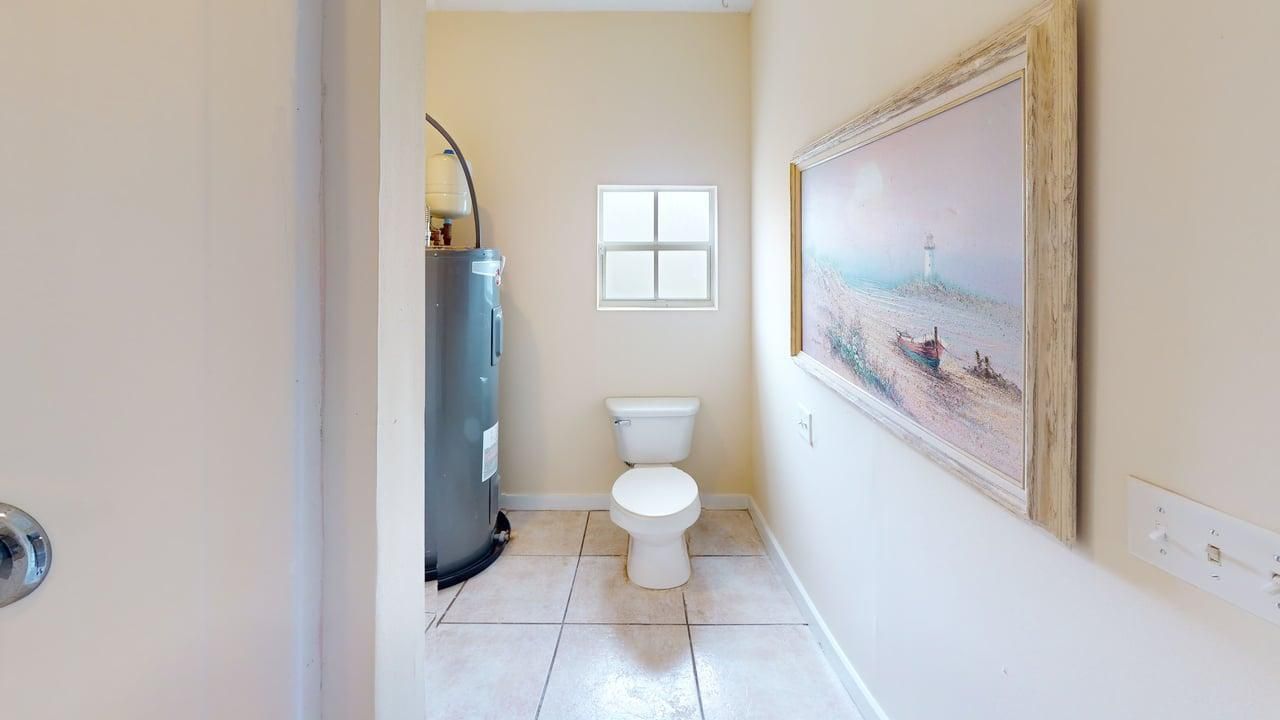 1901-SE-Dock-St-Bathroom