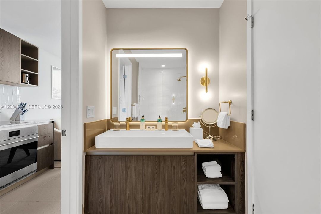 For Rent: $5,500 (1 beds, 1 baths, 679 Square Feet)
