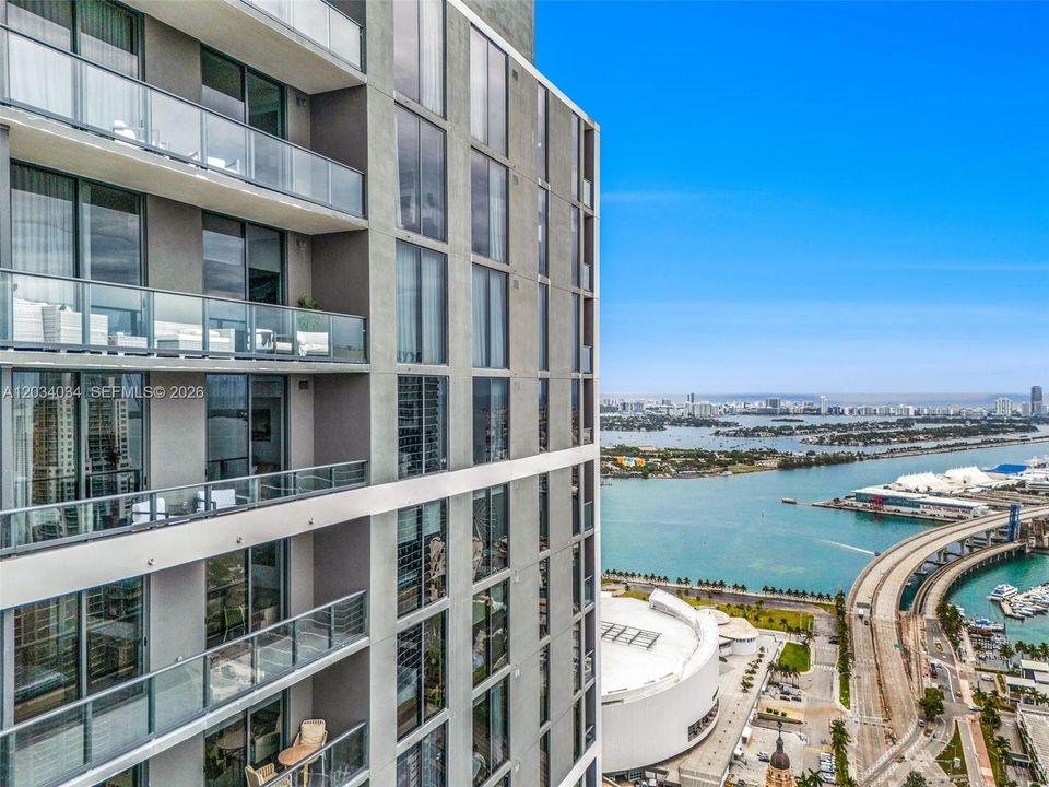 For Rent: $5,500 (1 beds, 1 baths, 679 Square Feet)