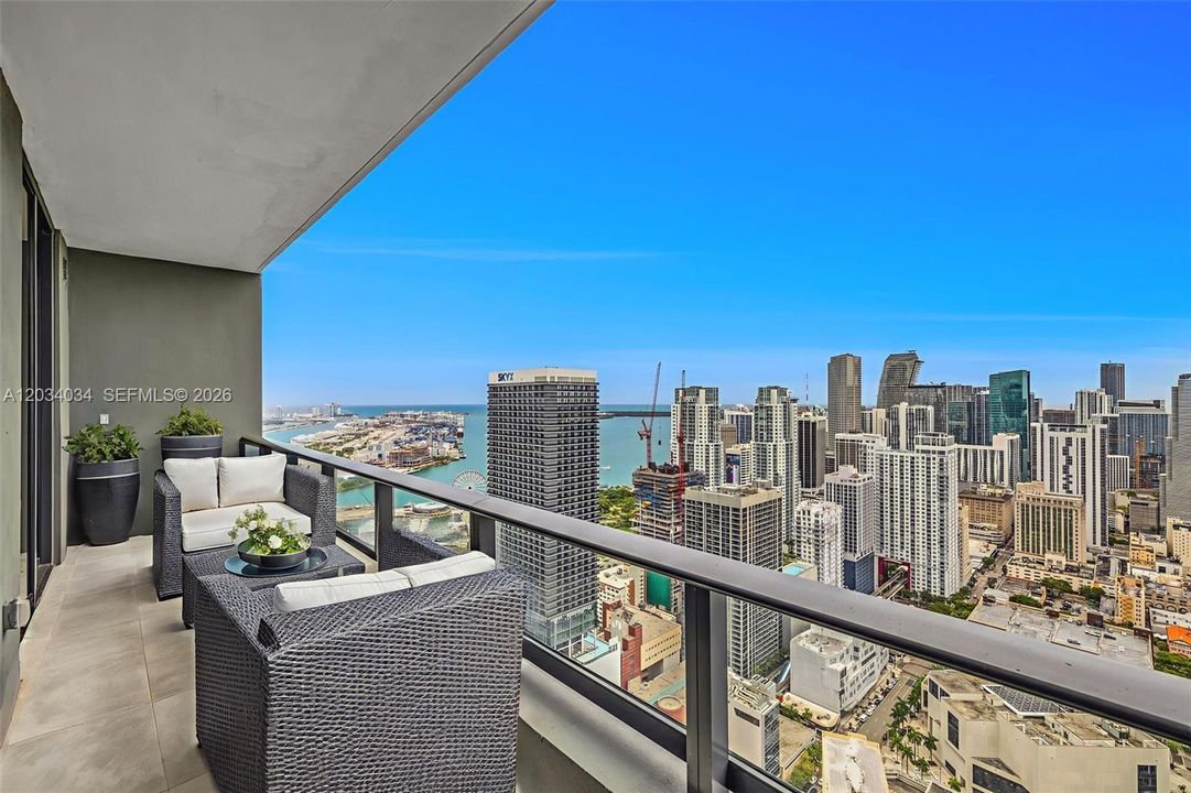 For Rent: $5,500 (1 beds, 1 baths, 679 Square Feet)