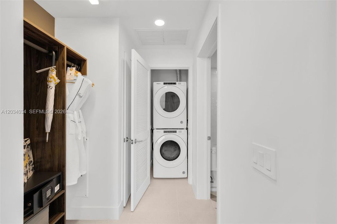 For Rent: $5,500 (1 beds, 1 baths, 679 Square Feet)