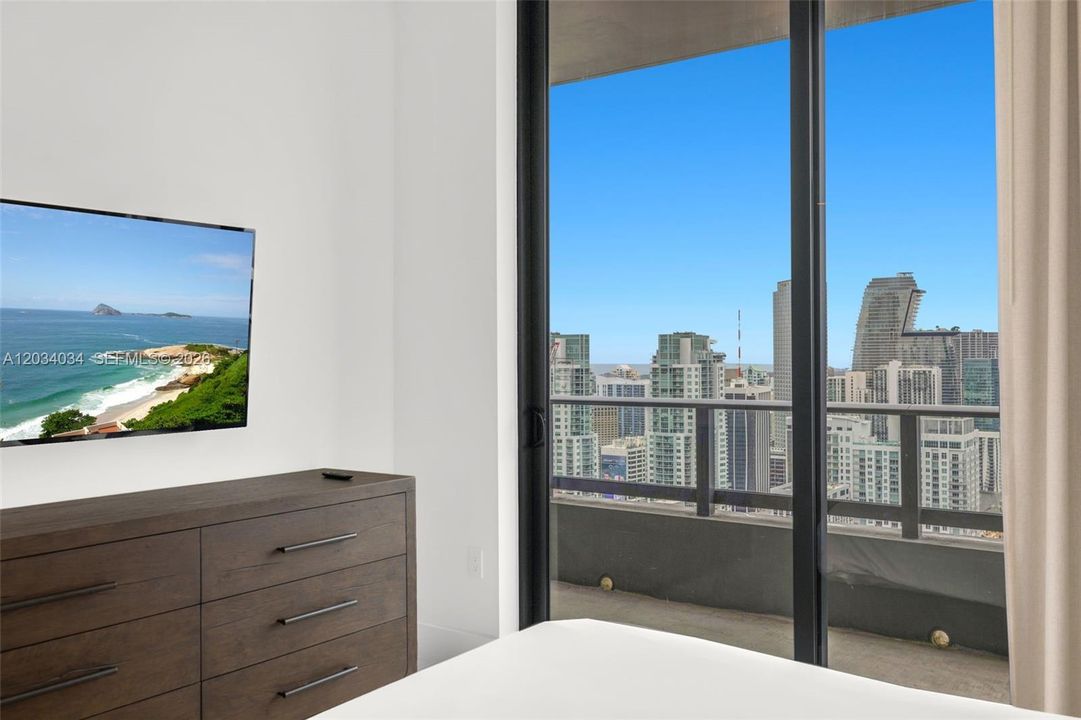 For Rent: $5,500 (1 beds, 1 baths, 679 Square Feet)