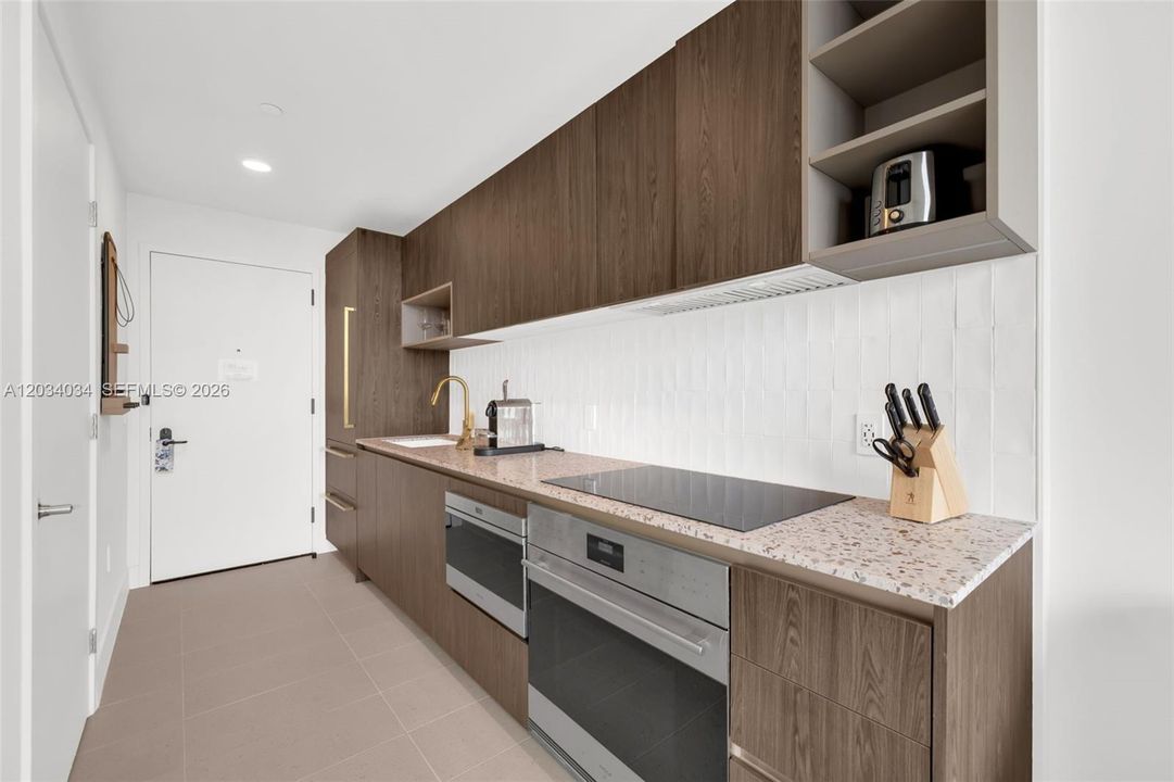 For Rent: $5,500 (1 beds, 1 baths, 679 Square Feet)