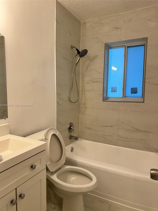 En Renta: $3,400 (3 camas, 2 baños, 988 Pies cuadrados)