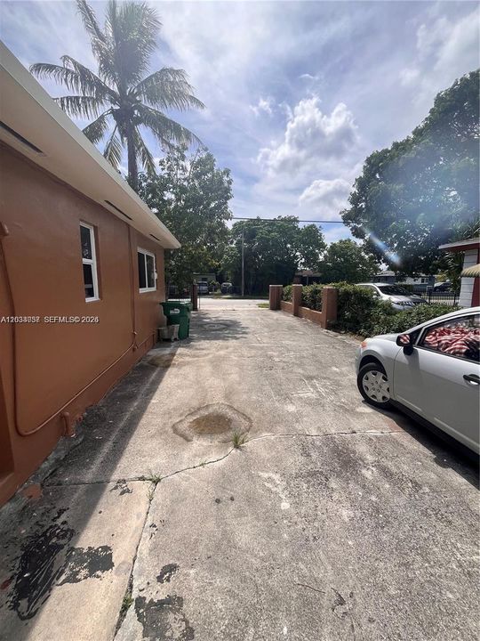 For Rent: $1,100 (1 beds, 1 baths, 1209 Square Feet)