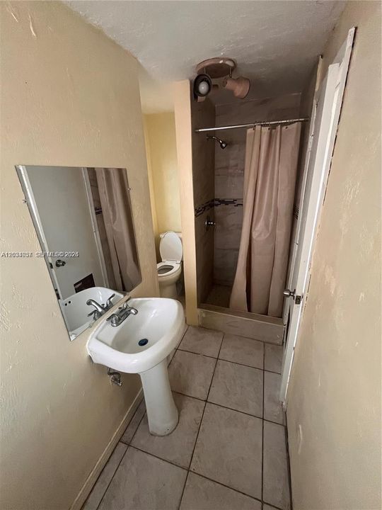 For Rent: $1,100 (1 beds, 1 baths, 1209 Square Feet)
