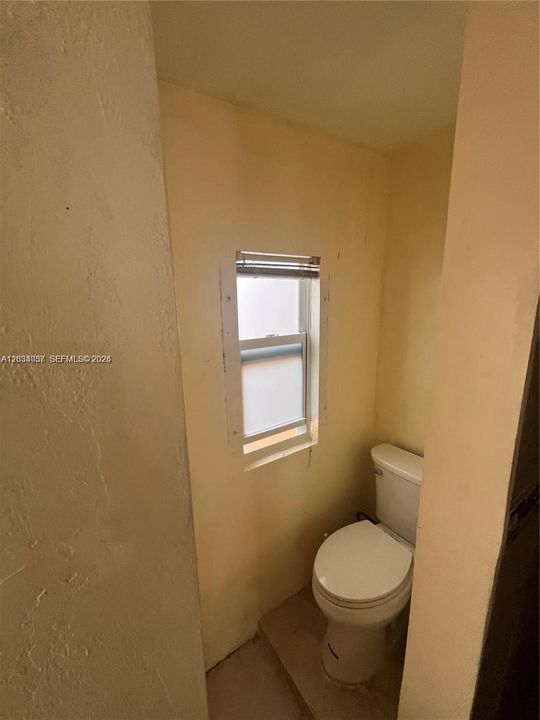 For Rent: $1,100 (1 beds, 1 baths, 1209 Square Feet)