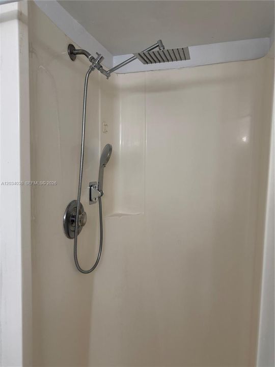 В аренду: $2,450 (2 спален, 2 ванн, 1000 Квадратных фут)