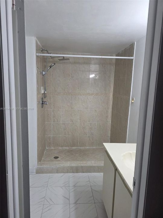 В аренду: $2,450 (2 спален, 2 ванн, 1000 Квадратных фут)