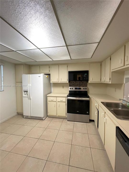 For Sale: $305,000 (2 beds, 2 baths, 1292 Square Feet)