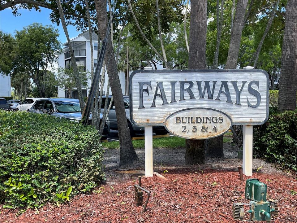 For Sale: $305,000 (2 beds, 2 baths, 1292 Square Feet)